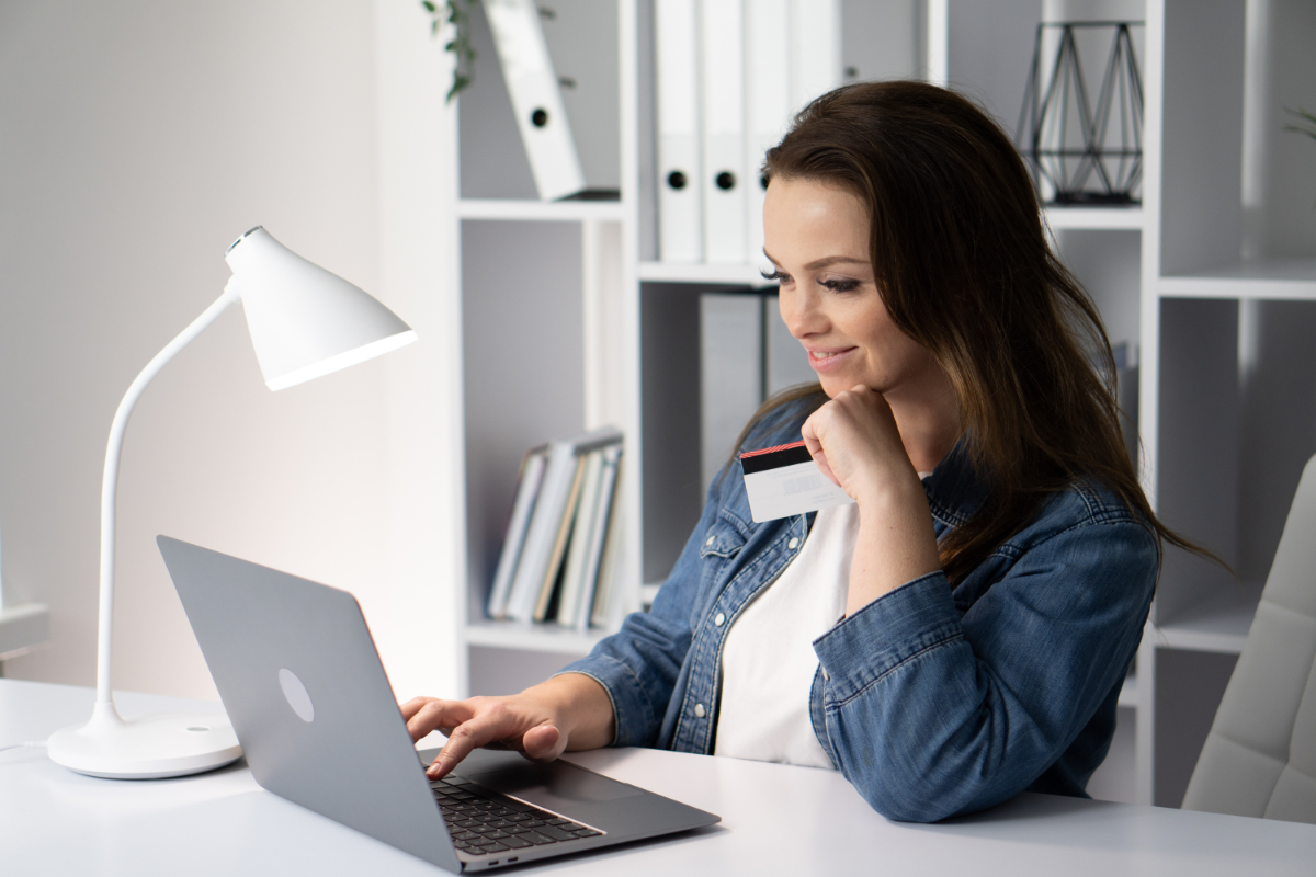 Woman Ordering Laundry Online With Card In Hand 1200X800